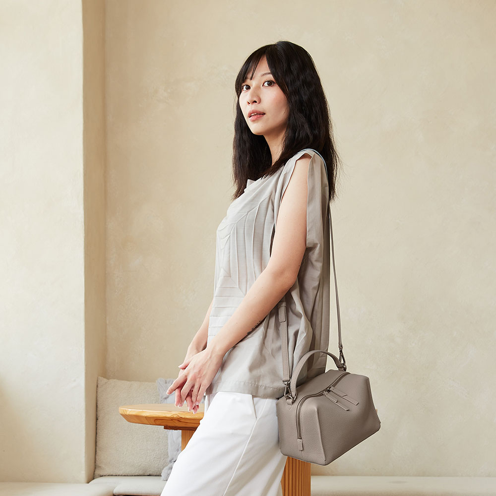 Mini Valley Cube Shoulder Bag<br>迷你方型軟包<br>Amphora